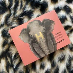 Hourglass *LIMITED EDITION* Ambient Lighting Edit Unlocked Palette-Elephant